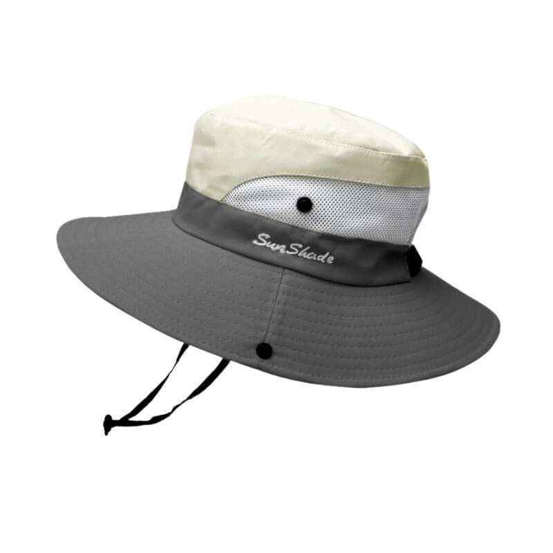 Chapeau de soleil beige clair et gris SunShade avec large bord et filet blanc.
