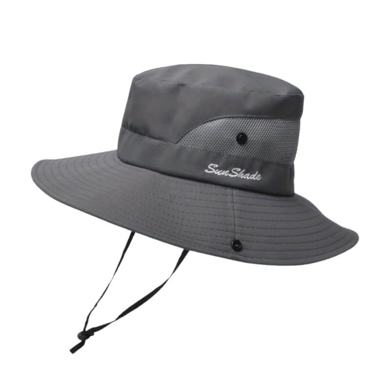 Chapeau de soleil beige clair et gris SunShade avec large bord et filet blanc.