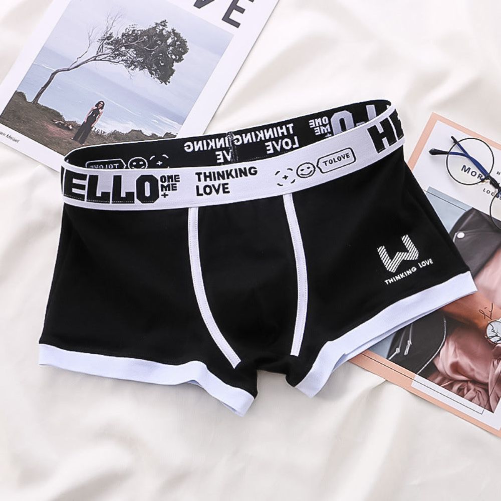 Boxer homme en coton confortable MonsieurYou porté avec un jean, coupe ajustée moderne.