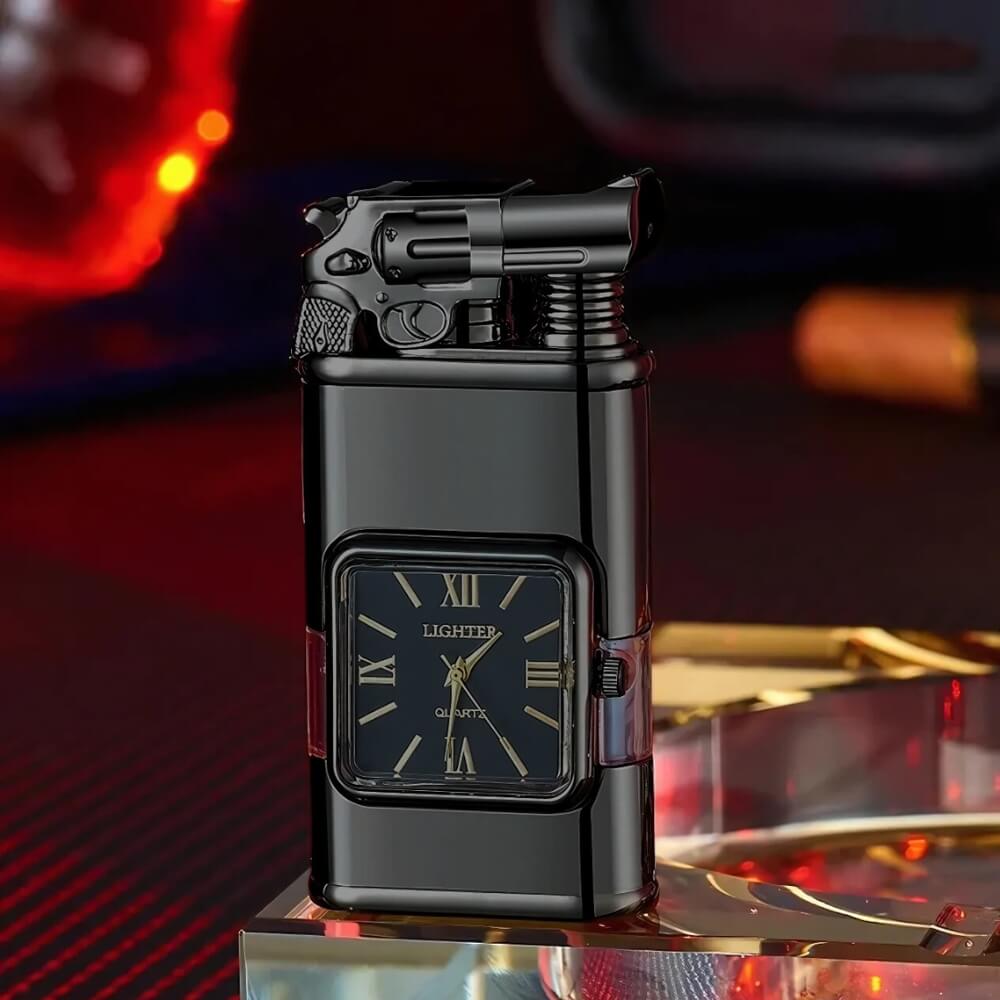 Briquet pistolet avec cadran de montre analogique intégré et finition noire brillante, look premium.