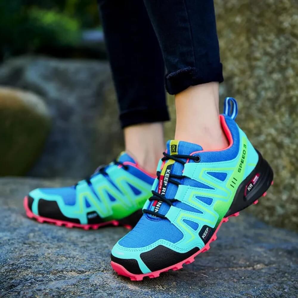 Chaussures de randonnée femme bleu-vert Monreux OrthoTrek, confort et adhérence optimale sur terrain rocheux.
