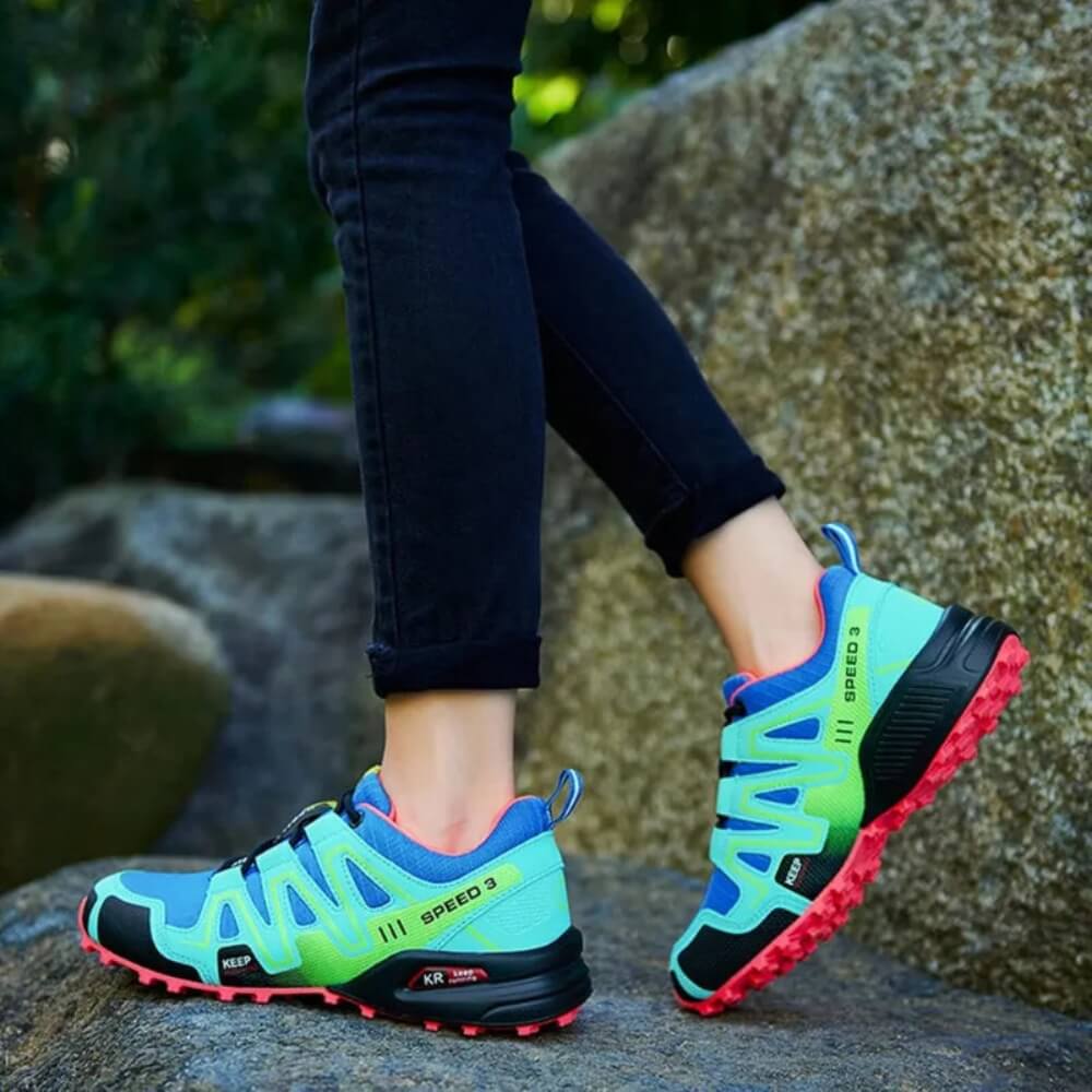 Chaussures outdoor Monreux OrthoTrek bleu-vert pour femme, semelle antidérapante et design sportif.