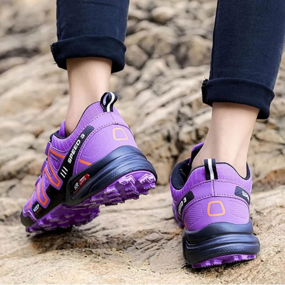 Chaussures de randonnée femme violet Monreux OrthoTrek, confort longue durée et robustesse.