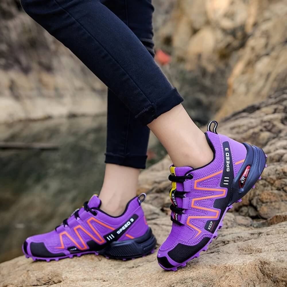 Chaussures trekking femme Monreux OrthoTrek violet, légères et résistantes pour tous terrains.