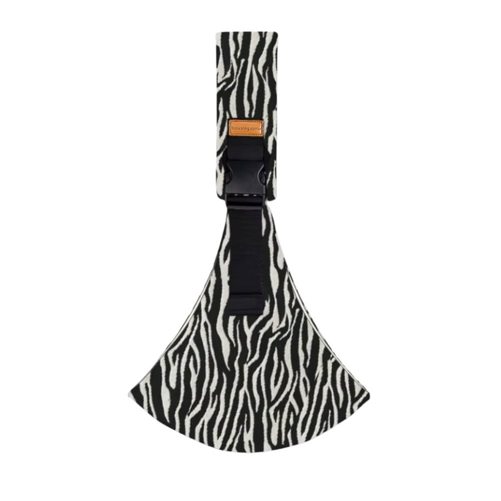 Porte-bébé Monreux Snugli motif zèbre noir et blanc avec boucle réglable.